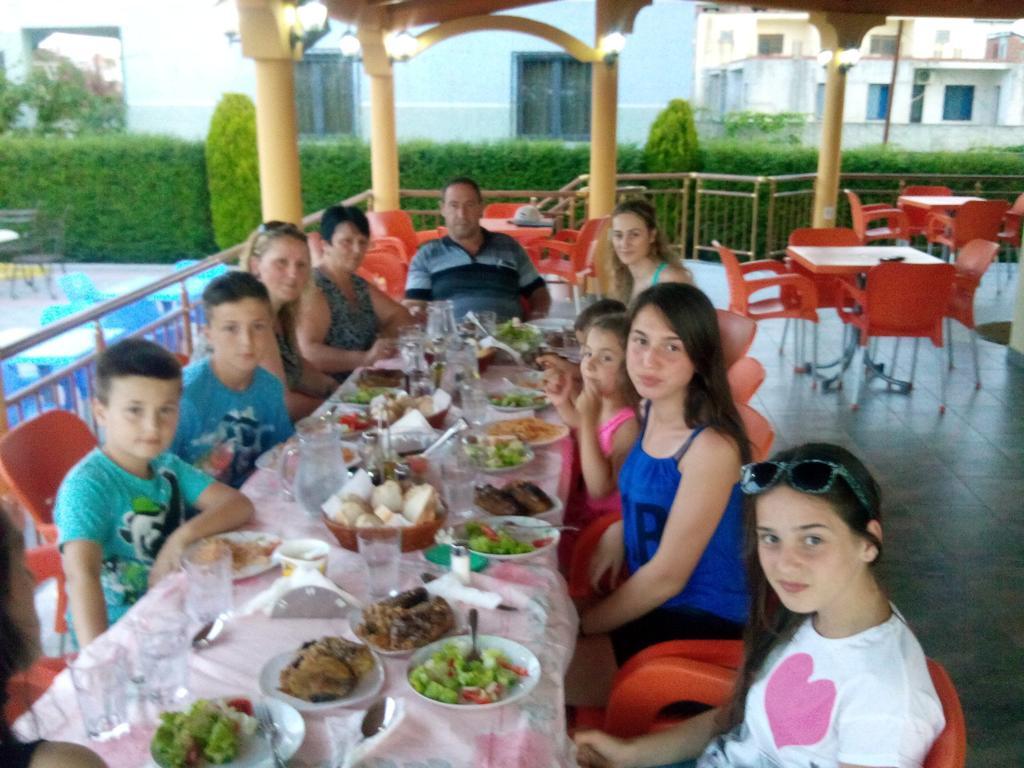 Hotel Restaurant Globi Velipojë Esterno foto