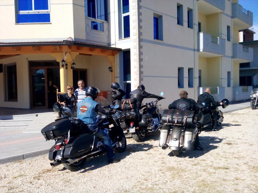 Hotel Restaurant Globi Velipojë Esterno foto