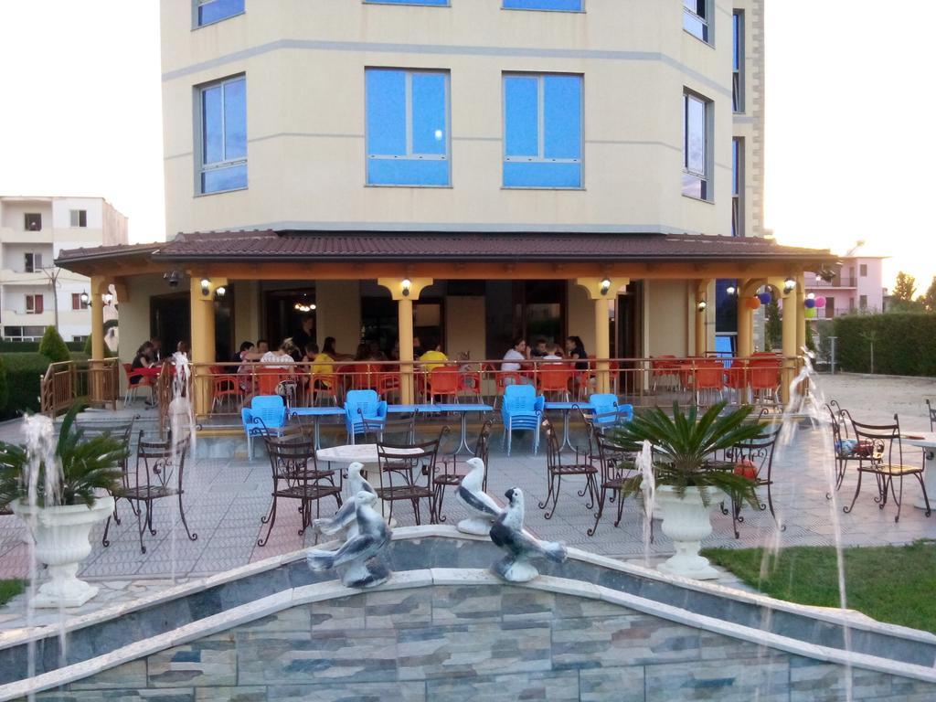 Hotel Restaurant Globi Velipojë Esterno foto