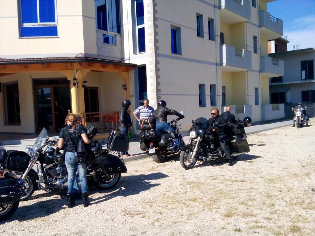 Hotel Restaurant Globi Velipojë Esterno foto