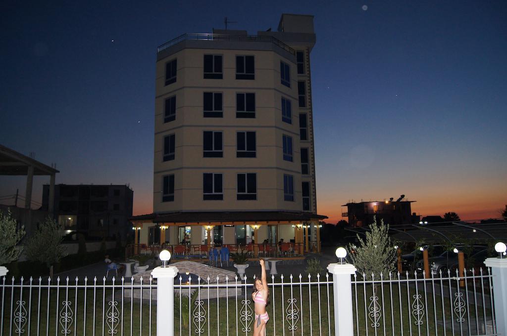 Hotel Restaurant Globi Velipojë Esterno foto