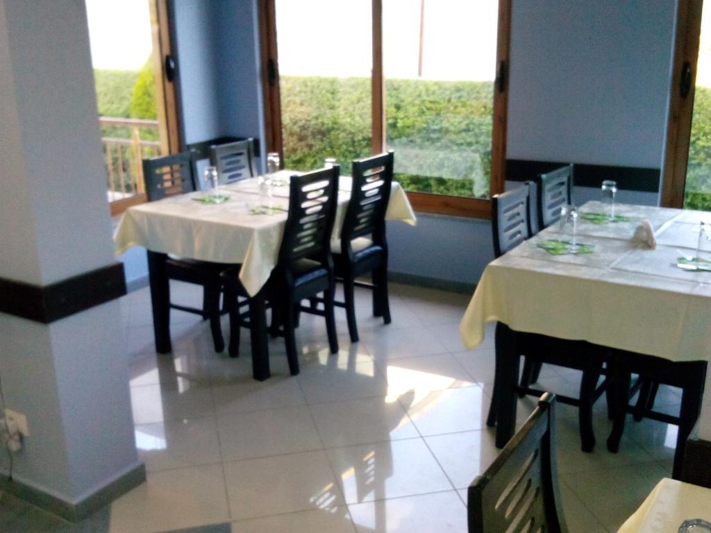 Hotel Restaurant Globi Velipojë Esterno foto