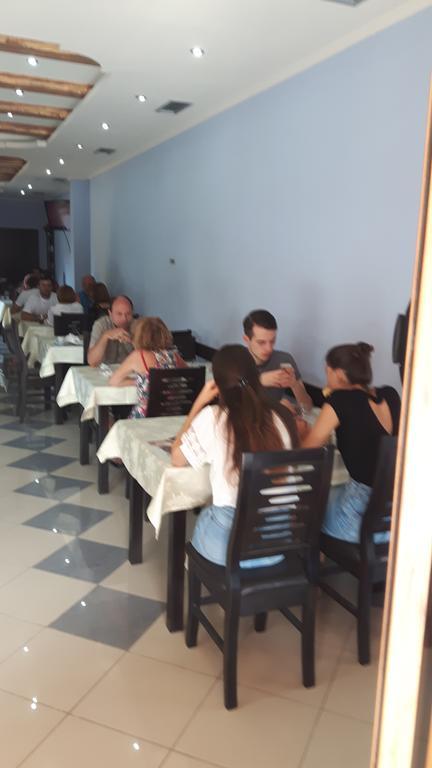 Hotel Restaurant Globi Velipojë Esterno foto